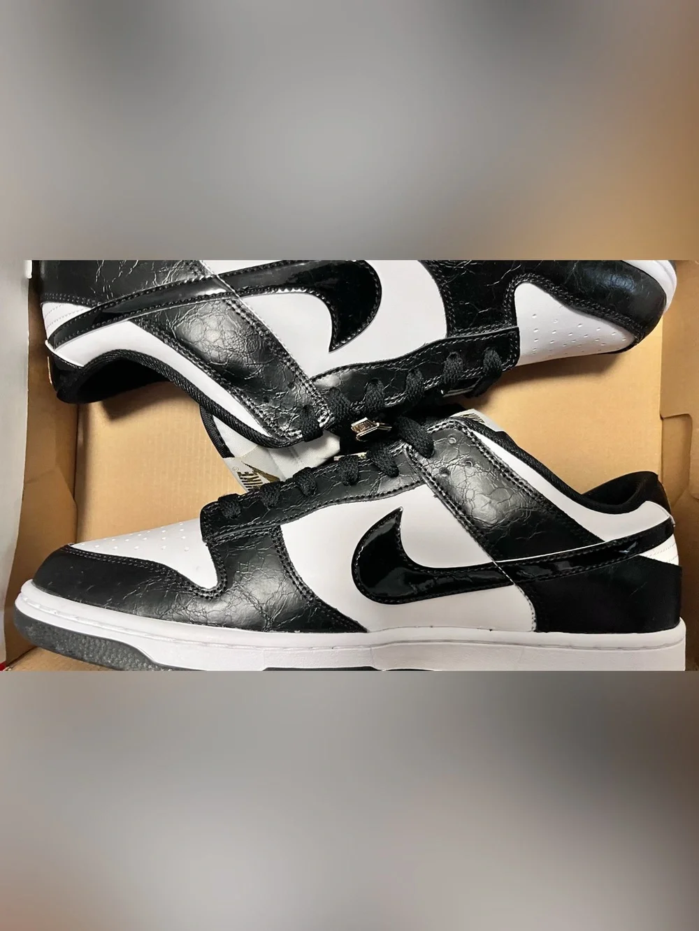 Nike nib nwt Black & White Patent Low-Top Sneakers gold lace holder center shoe